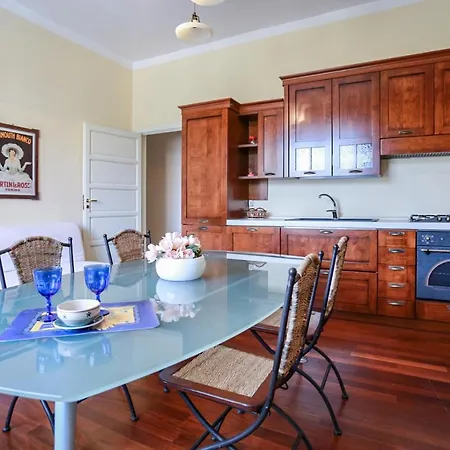 Marconi 7- Centre Sit Apartment *